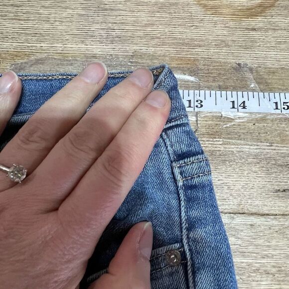 Levi Strauss & Co Women's 724 High Rise Straight Ripped Jeans Pocket Denim Size - Picture 8 of 11